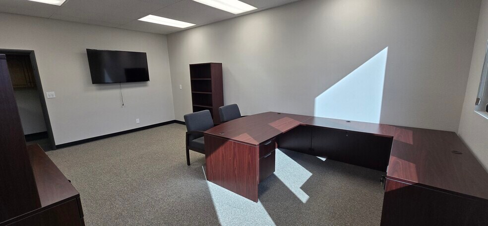 More Photos Of 2550 E Miraloma Way, Anaheim Contractor Storage Yard For Lease