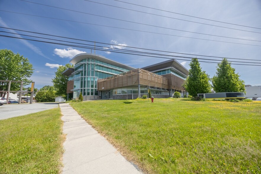 More Photos Of 650 Boul Renault, Beauceville Office For Sale