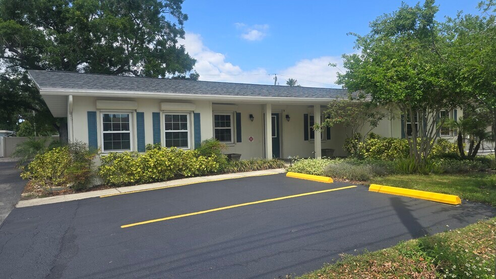 More Photos Of 2300 W Bay Dr, Largo Medical For Lease