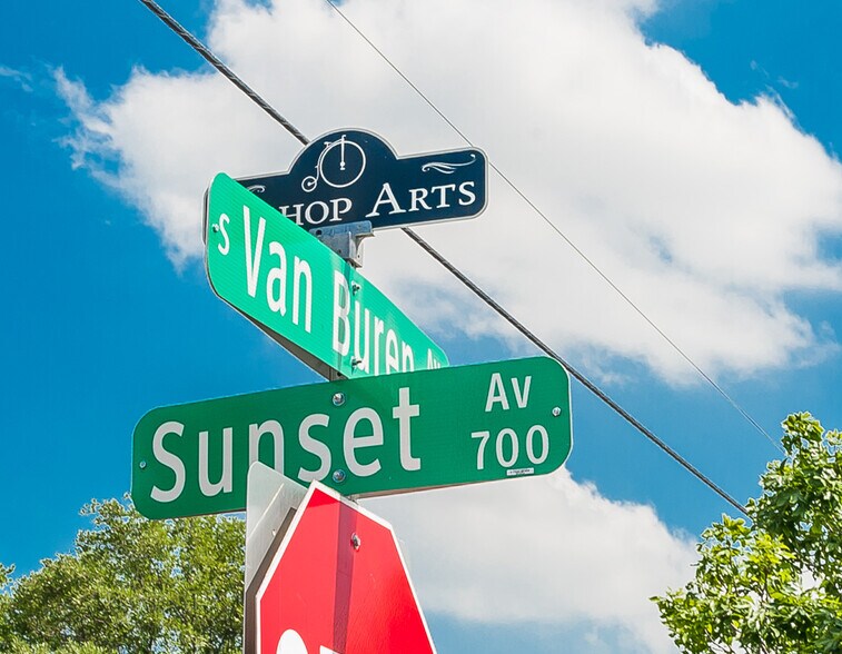 More Photos Of 711 Sunset Ave, Dallas Storefront For Sale