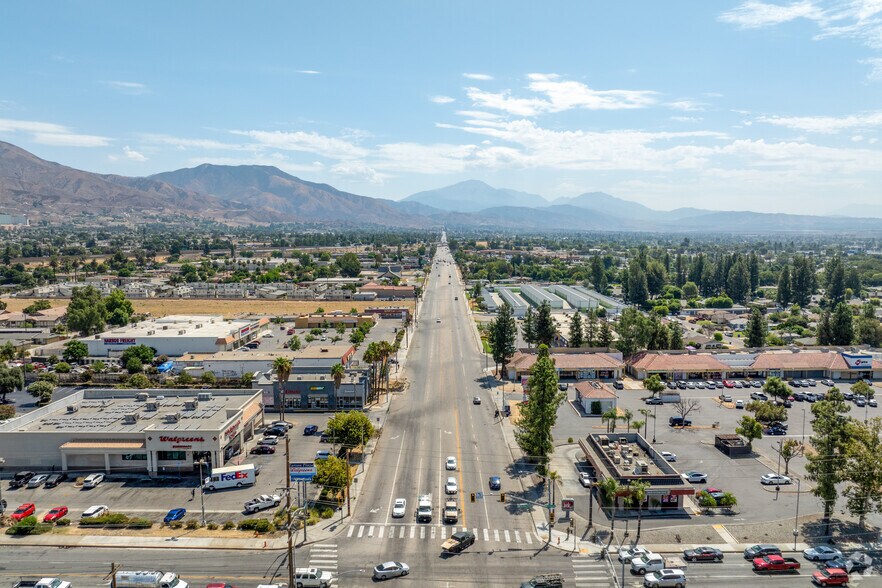More Photos Of 1605 E Highland Ave, San Bernardino Fast Food For Sale