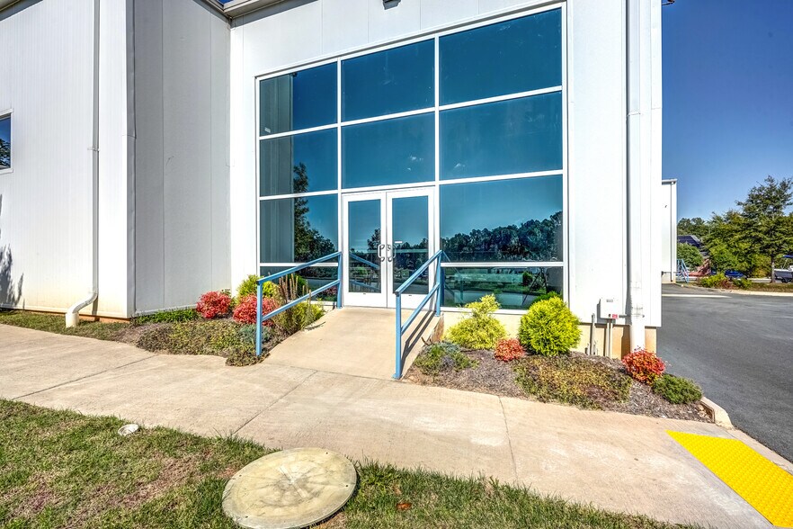 More Photos Of 48 Zion Station Ct, Troy Warehouse For Lease
