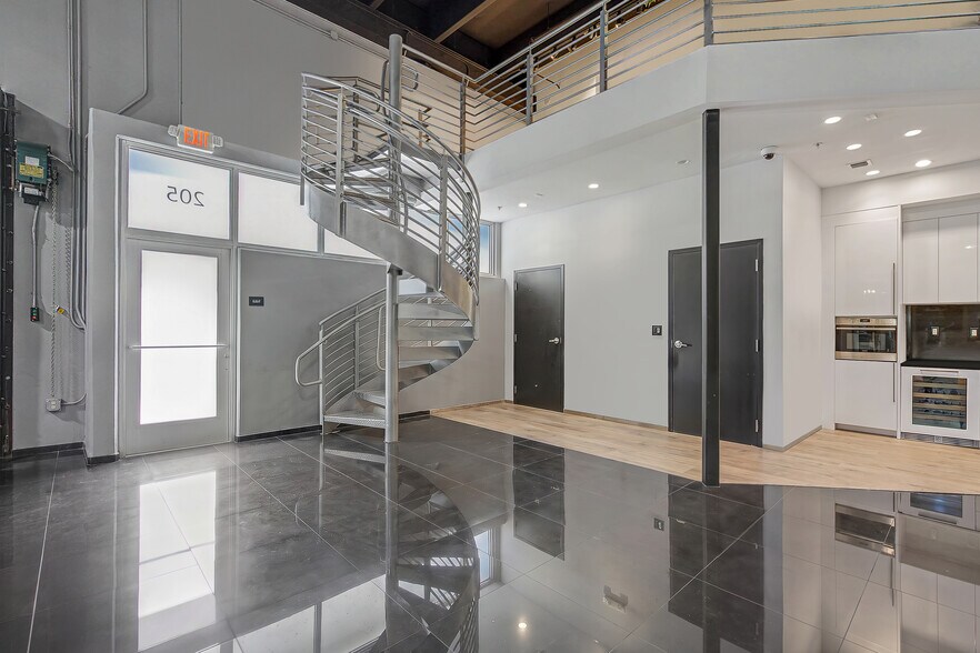 More Photos Of 6030 NW 102nd Ave, Doral Showroom For Sale