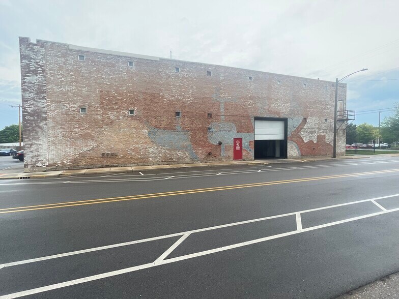 More Photos Of 5417 Oakley Ave, Hammond Warehouse For Sale