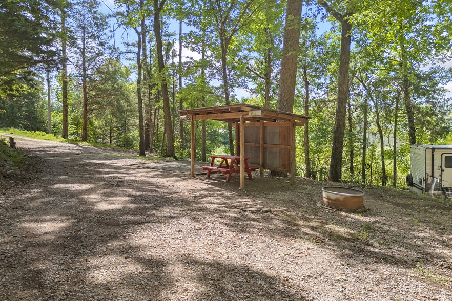 More Photos Of 621 Court St, Jasper Trailer Camper Park For Sale