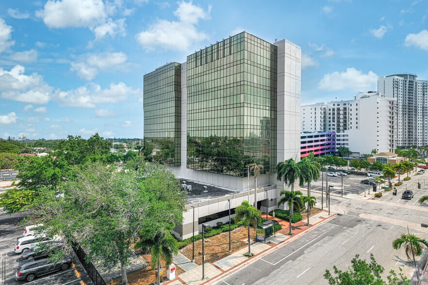 More Photos Of 1909 Tyler St, Hollywood Office For Lease