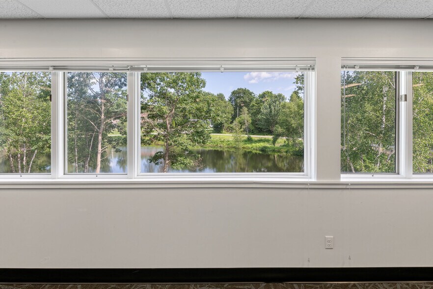 More Photos Of 28 Pond View Dr, Scarborough Manufacturing For Lease