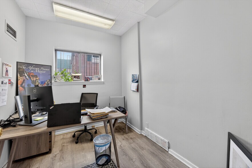 More Photos Of 2001 Capitol dr, Milwaukee Office For Sale