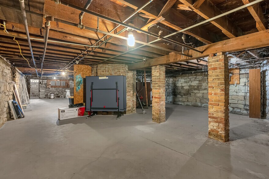 More Photos Of 105 1/2 S Court St, Crown Point General Retail For Sale