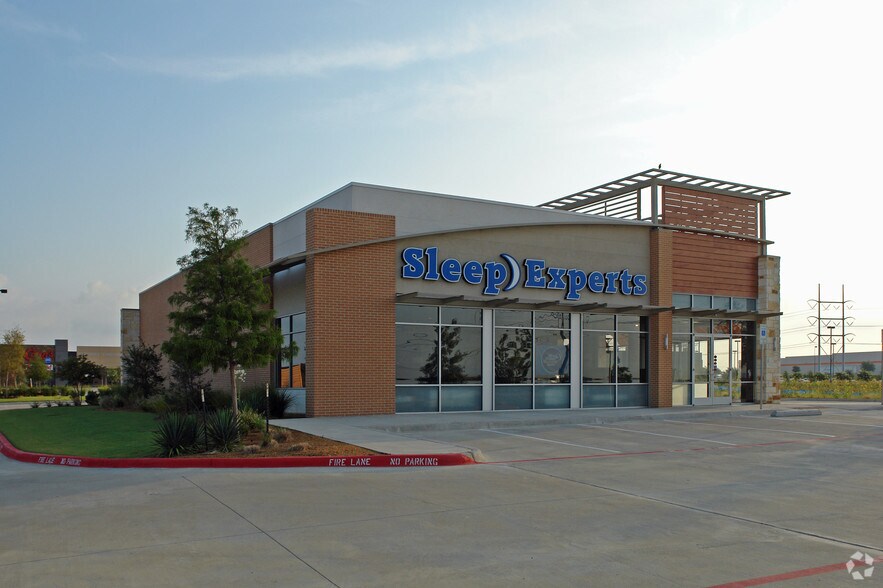 More Photos Of 3040 Ranch Trl, Irving Freestanding For Lease