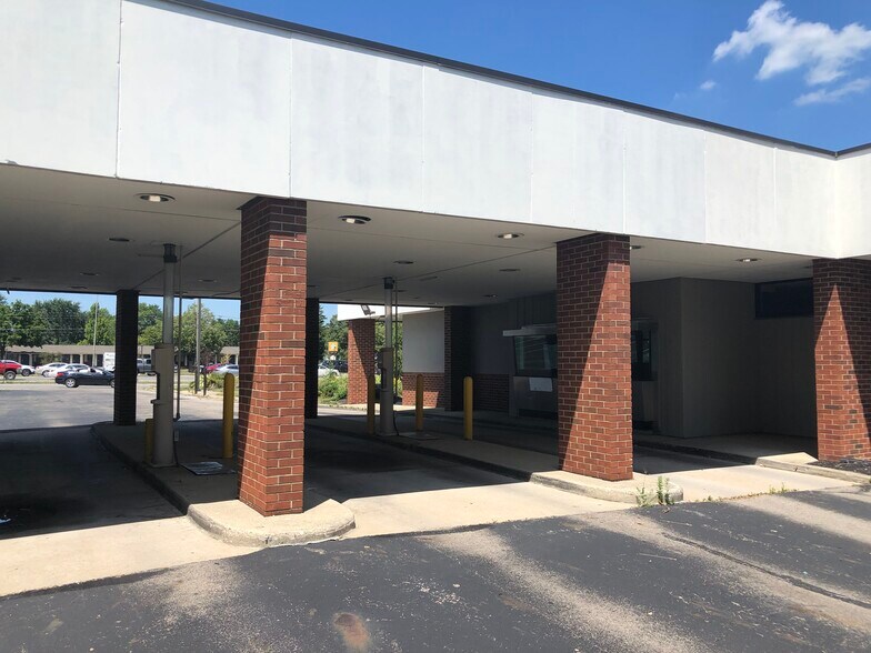 More Photos Of 1325 E Dublin Granville Rd, Columbus Bank For Sale
