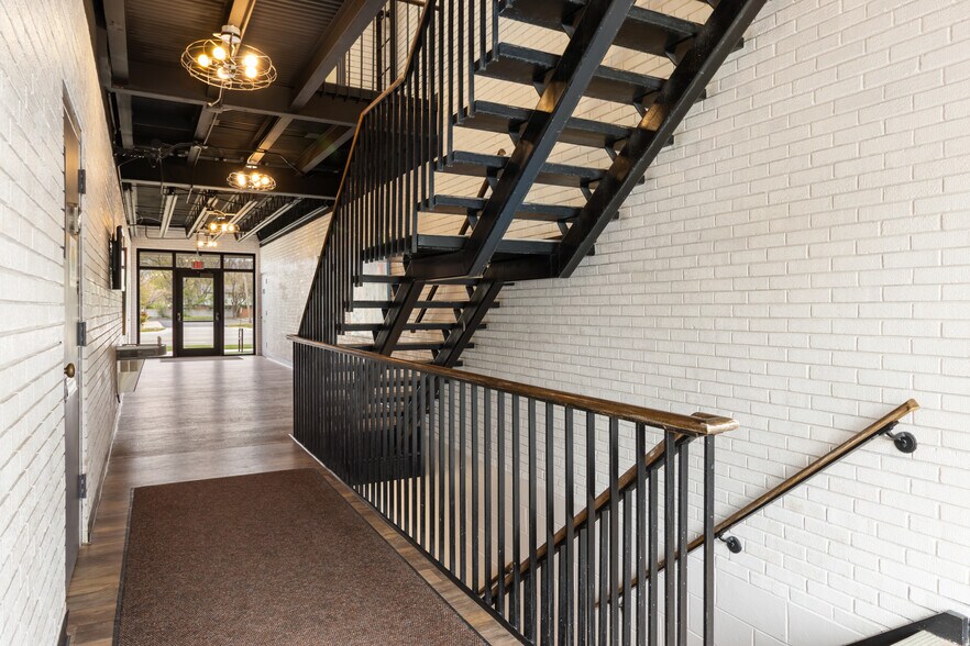 More Photos Of 20411 W 12 Mile Rd, Southfield Office For Sale