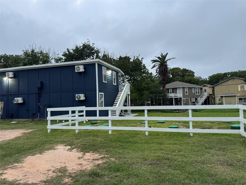 More Photos Of 5202 County Road 469, Brazoria Apartments For Sale