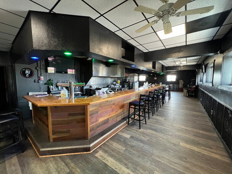 More Photos Of 2709 S US Highway 51, Janesville Flex For Sale
