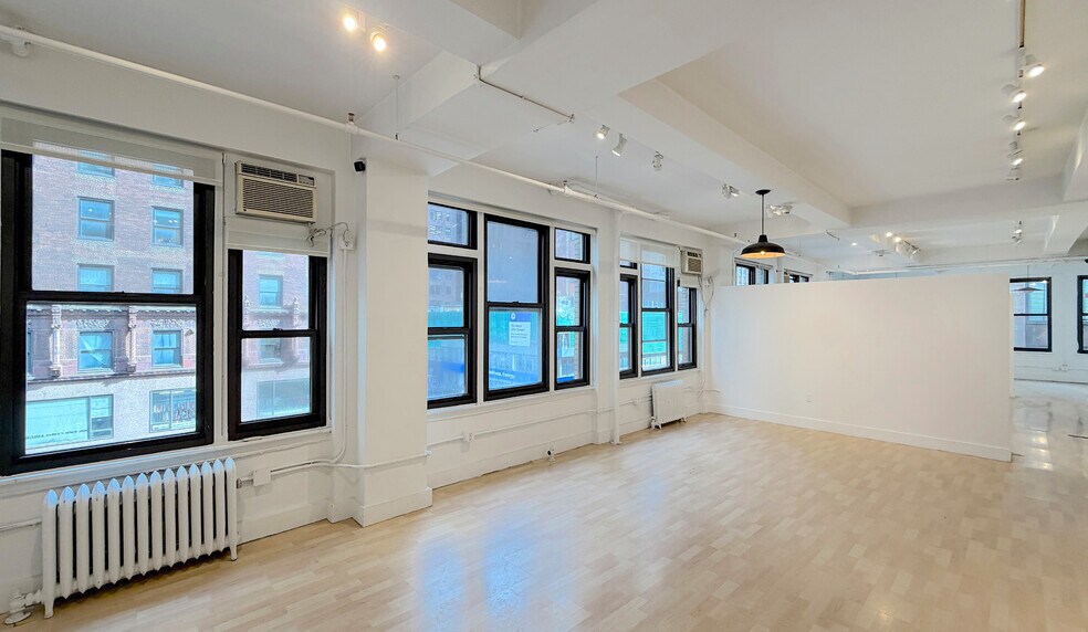 More Photos Of 526 Seventh Ave, New York Office For Lease