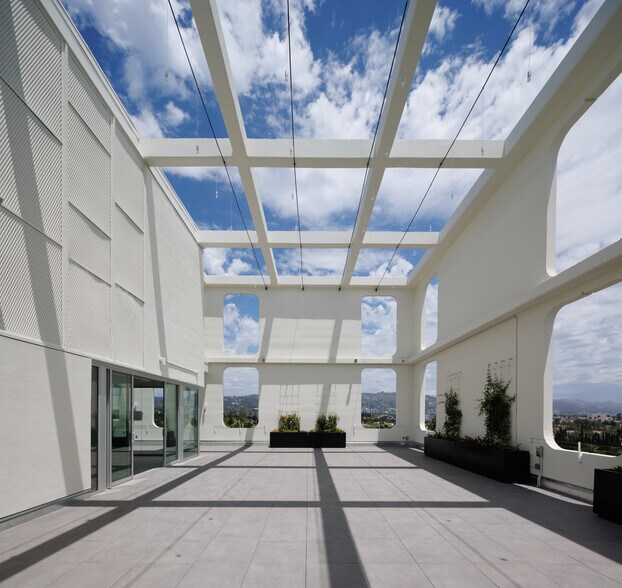 More Photos Of 9300 Wilshire Blvd, Beverly Hills Office For Lease