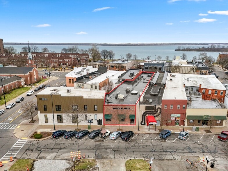 Primary Photo Of 2919 First St, Wyandotte General Retail For Lease