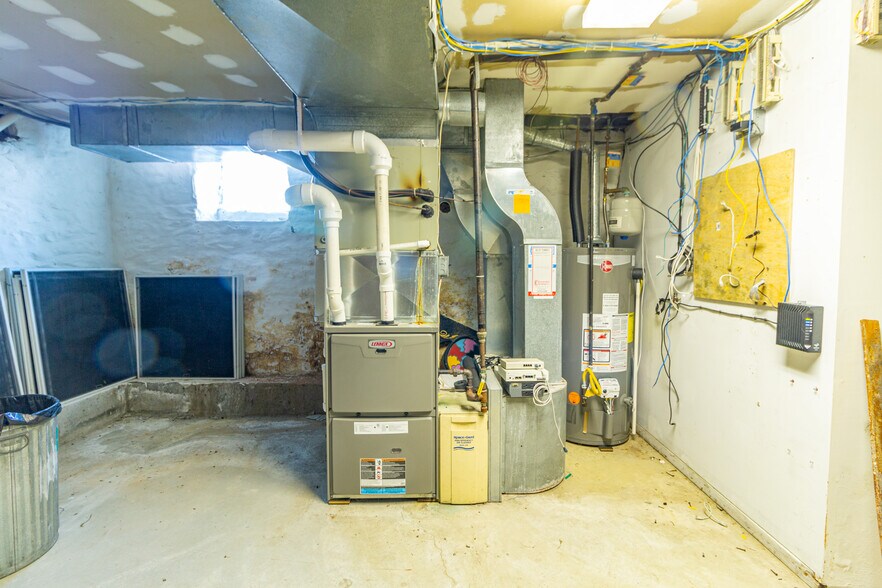 More Photos Of 323 S Main St, Zelienople Office Residential For Lease