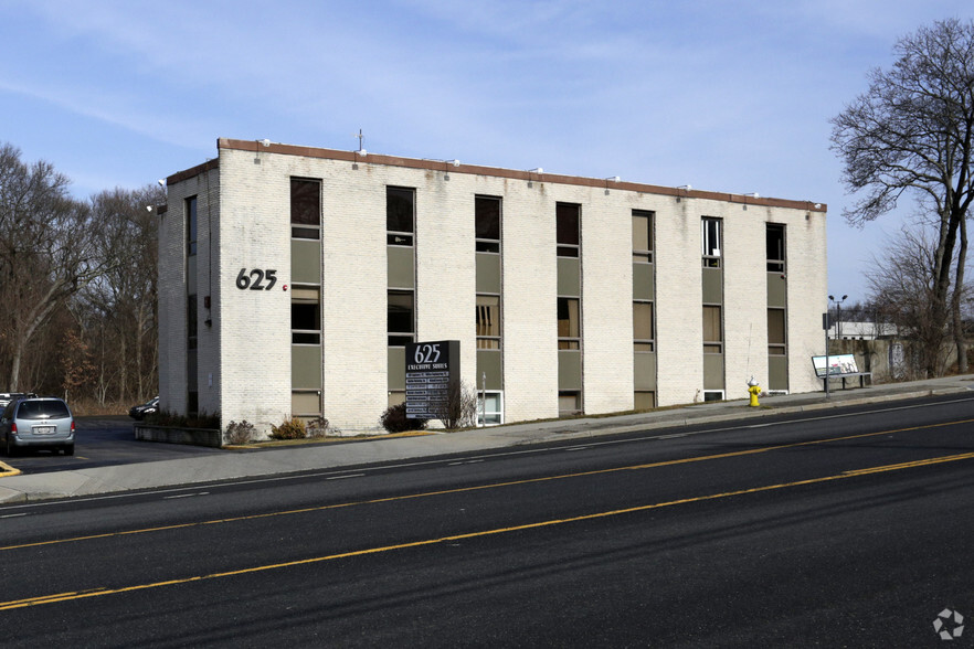 Primary Photo Of 625 Middle Country Rd, Coram Office For Lease