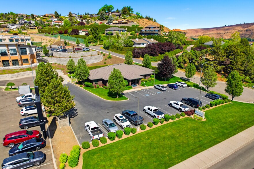 More Photos Of 925 Triple Crown Ave, Yakima Office For Sale