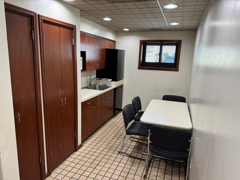 More Photos Of 179 Pennsylvania Ave, Malvern Warehouse For Lease