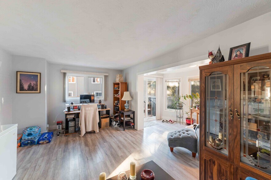 More Photos Of 732 Morin St, Ottawa Apartments For Sale