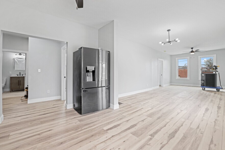 More Photos Of 1890 S High St, Columbus Light Distribution For Sale