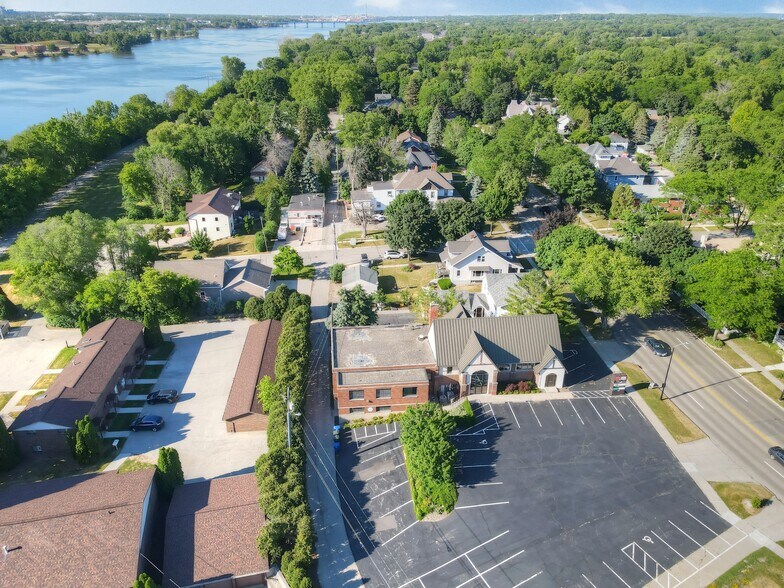 More Photos Of 435 N Broadway St, De Pere Medical For Lease