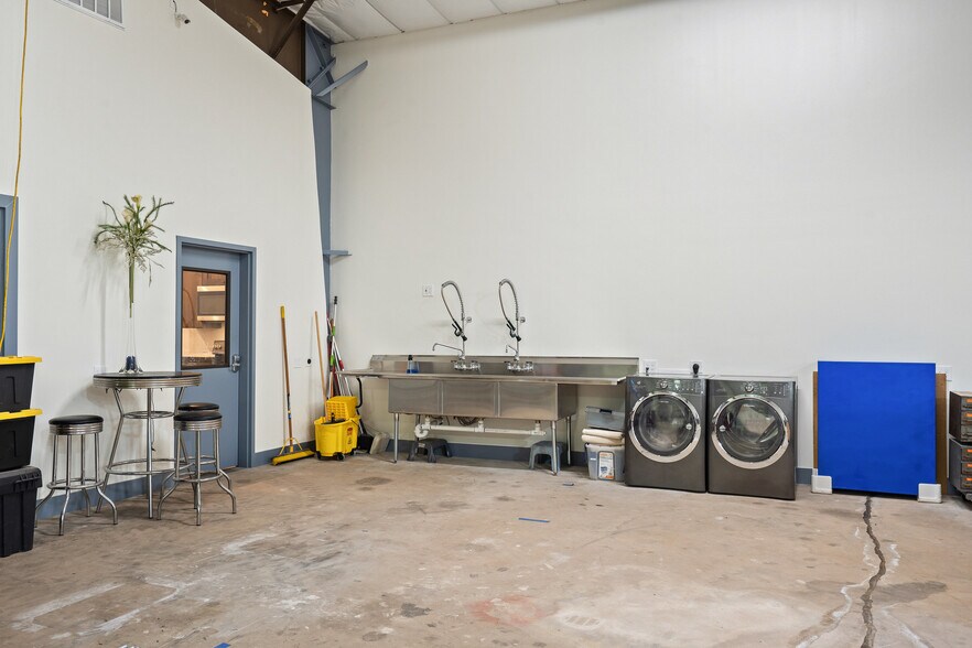 More Photos Of 101 Piper Ln, Spicewood Flex For Lease