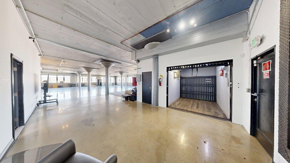 More Photos Of 530 E 8th St, Los Angeles Showroom For Lease