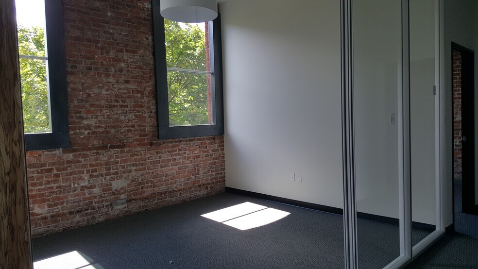 More Photos Of 600 NW Naito Pky, Portland Office For Sale