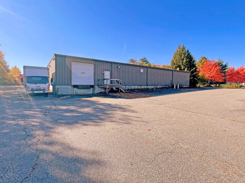 More Photos Of 7 Eastpoint Dr, Hooksett Warehouse For Lease