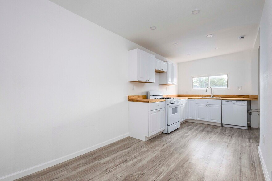 More Photos Of 553 Belmont St, Detroit Apartments For Sale