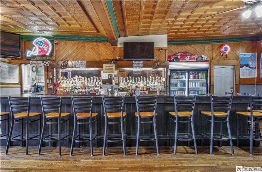 More Photos Of 1414 E 2nd St, Jamestown Flex For Sale