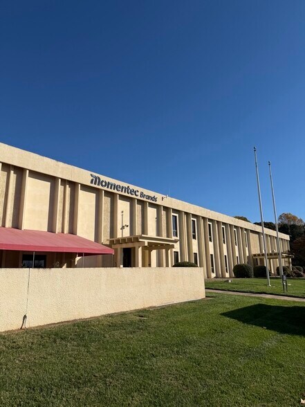 More Photos Of 111 Badger Ln, Statesville Distribution For Lease