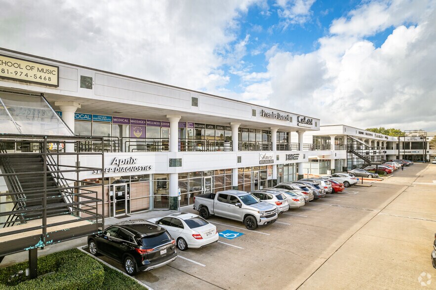 More Photos Of 4003-4009 Bellaire Blvd, Houston Unknown For Lease