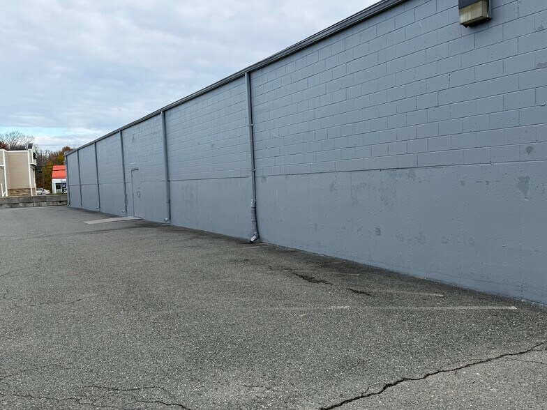 More Photos Of 11 Comstock Pky, Cranston Freestanding For Lease