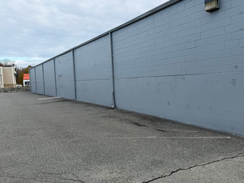 More Photos Of 11 Comstock Pky, Cranston Freestanding For Lease