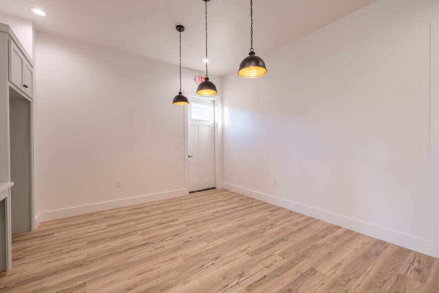 More Photos Of 8343 Upland Ave, Lubbock Office For Sale