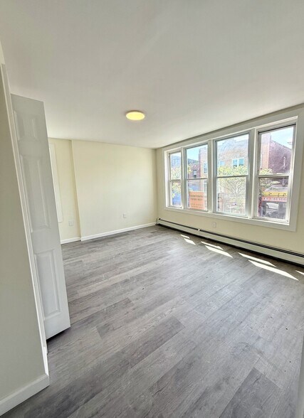 More Photos Of 642 Park St, Hartford Apartments For Sale