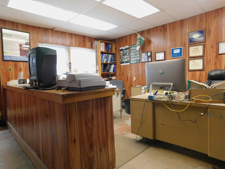 More Photos Of 448 Manville Rd, Pleasantville Office Residential For Sale