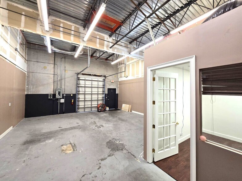 More Photos Of 11931-11971 NW 37th St, Coral Springs Warehouse For Lease