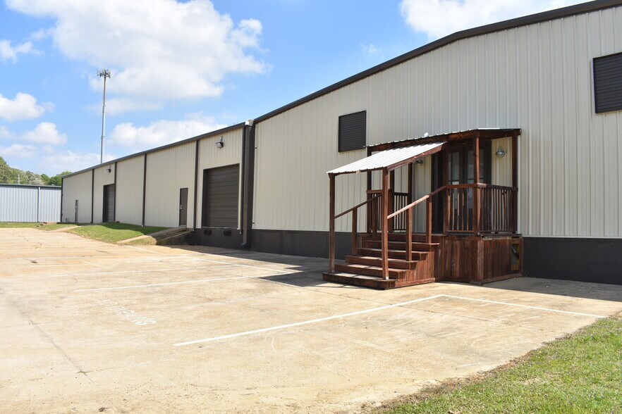 Primary Photo Of 216 Industrial Dr, Ridgeland Warehouse For Lease