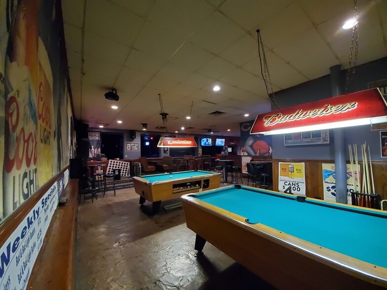 More Photos Of 1027 Sheffield Ave, Dyer Restaurant For Sale