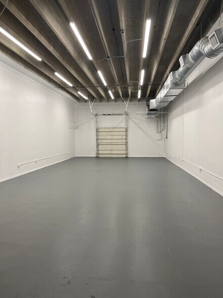 More Photos Of 5764-5806 Commerce Ln, South Miami Showroom For Lease