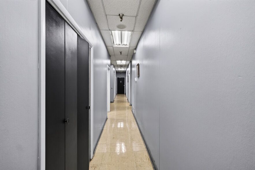 More Photos Of 210 W Terminal Rd, Liverpool Distribution For Lease
