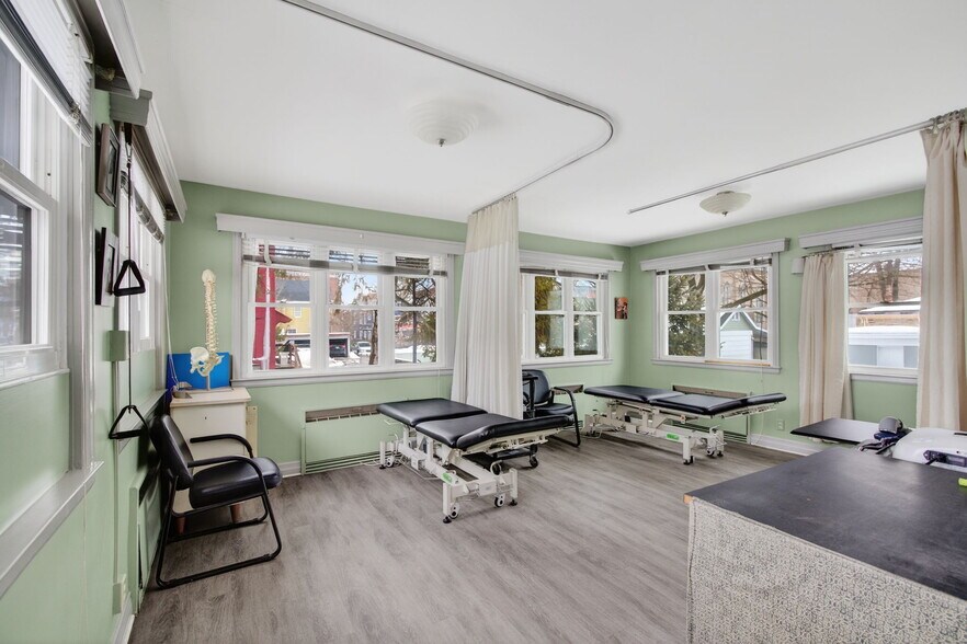 More Photos Of 111 Maiden Ln, Kingston Medical For Sale