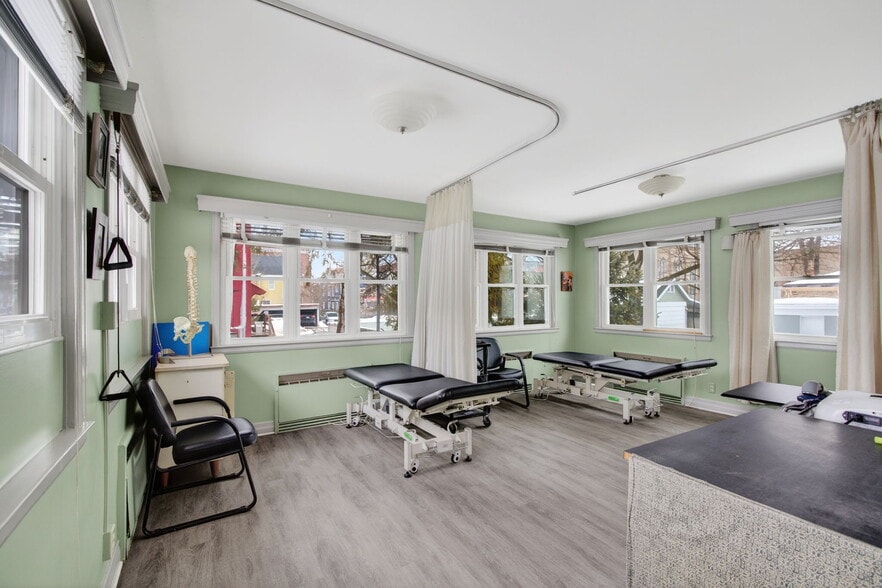 More Photos Of 111 Maiden Ln, Kingston Medical For Sale