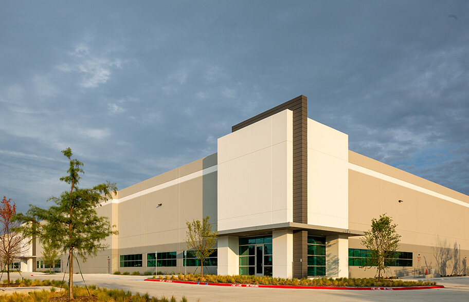 Primary Photo Of 301 Southwestern Blvd, Coppell Distribution For Lease