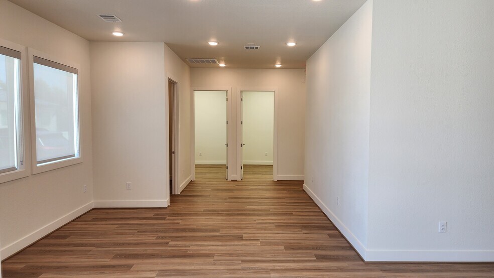 More Photos Of 16702 House Hahl Rd, Cypress Medical For Lease